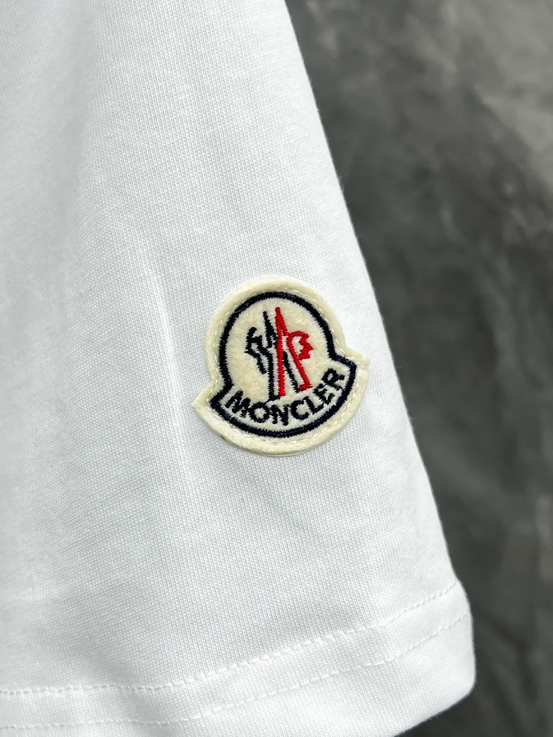 Moncl 26ss Moncler Series T ，， Logo+“Monestier-de-Clermont France Est.1952” ， ， Classic ， ， 。 Premium、 ， ； Black White Sizes：S-2XL